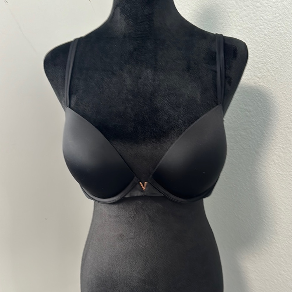 Victoria's Secret Black Full-Coverage Bra with Molded Cups